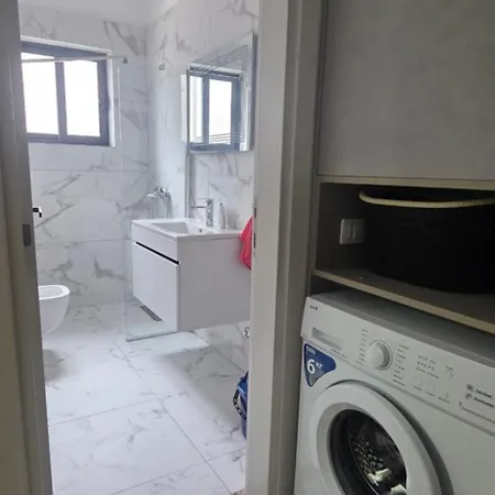 Duo Lux * Golem (Tirana)